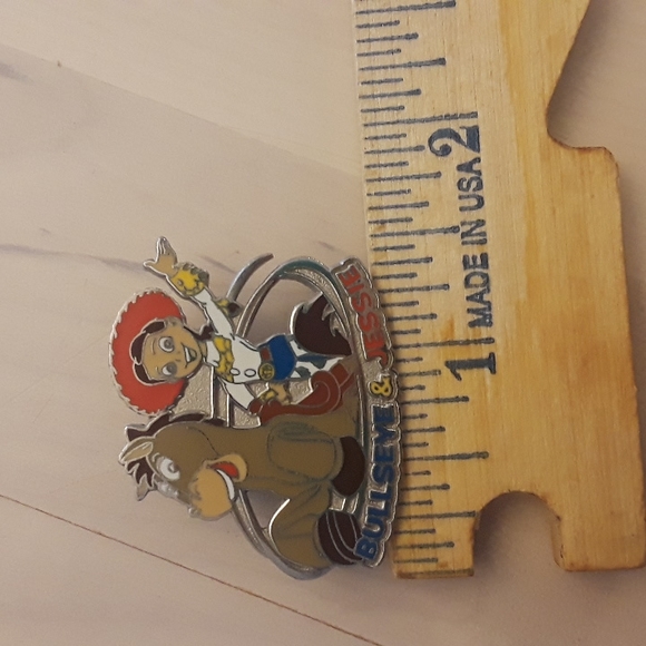 Jesse and Bullseye Disney Trading Pin 2002 - Picture 3 of 4